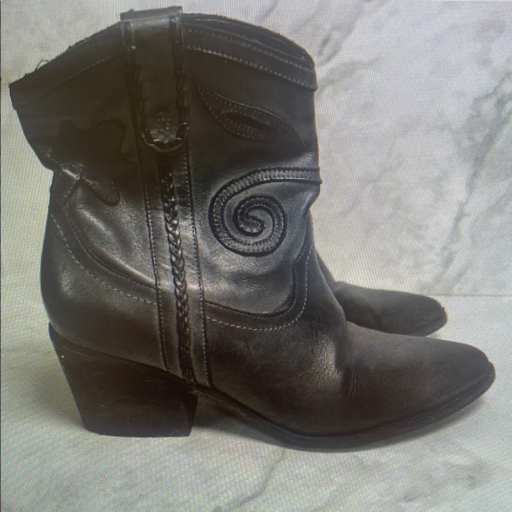 Black Heeled Boots